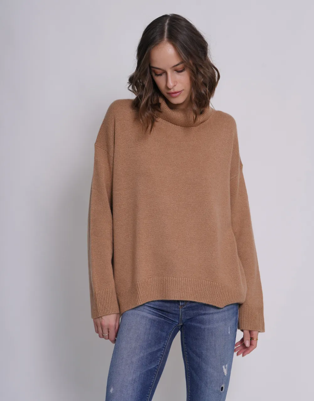 Cashmere Turtleneck Pullover in Camel