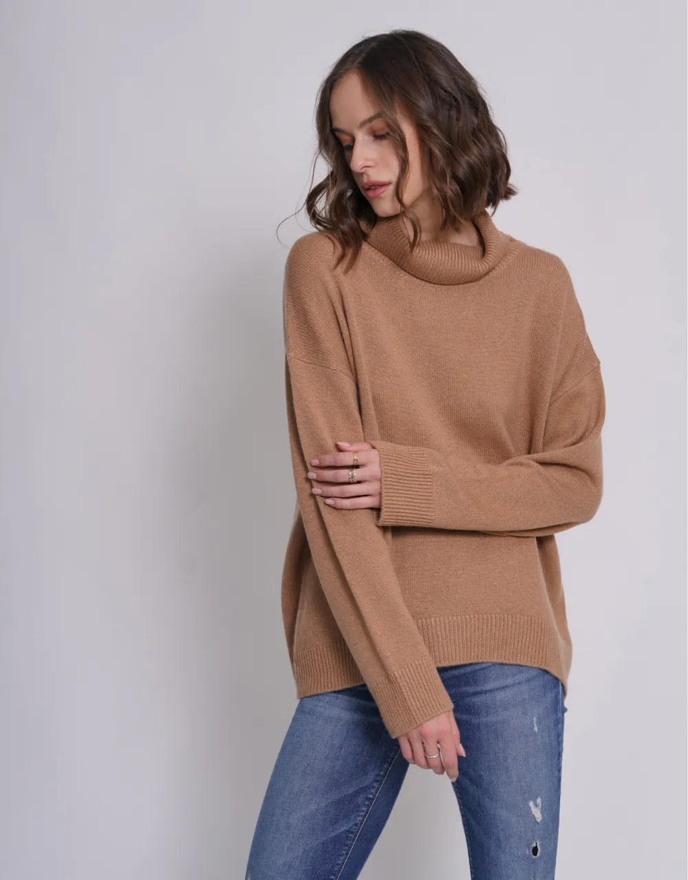 Cashmere Turtleneck Pullover in Camel