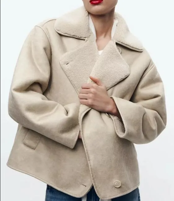 Coat in synthetic shearling and leather